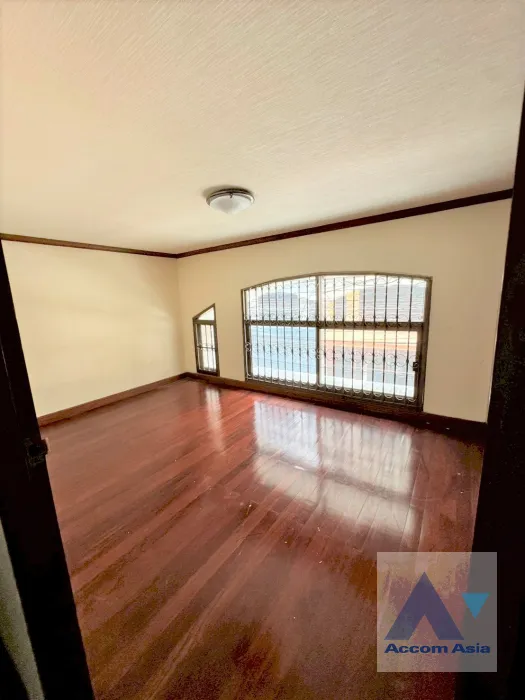 9  8 br Townhouse for rent and sale in Sukhumvit ,Bangkok BTS Phrom Phong AA45687
