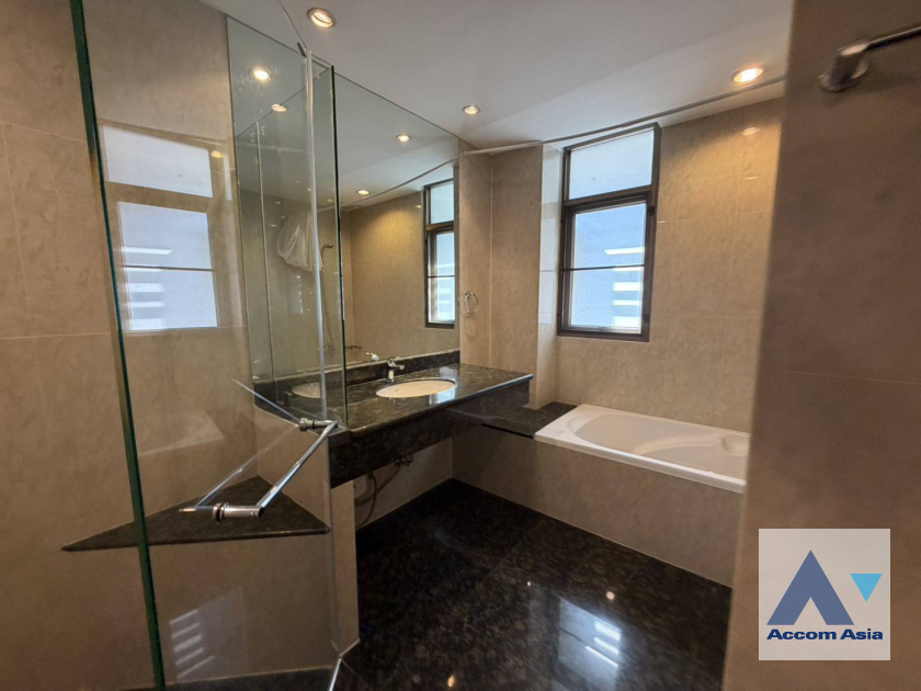 7  2 br Apartment For Rent in Ploenchit ,Bangkok BTS Ratchadamri at Step to Lumpini Park AA45693