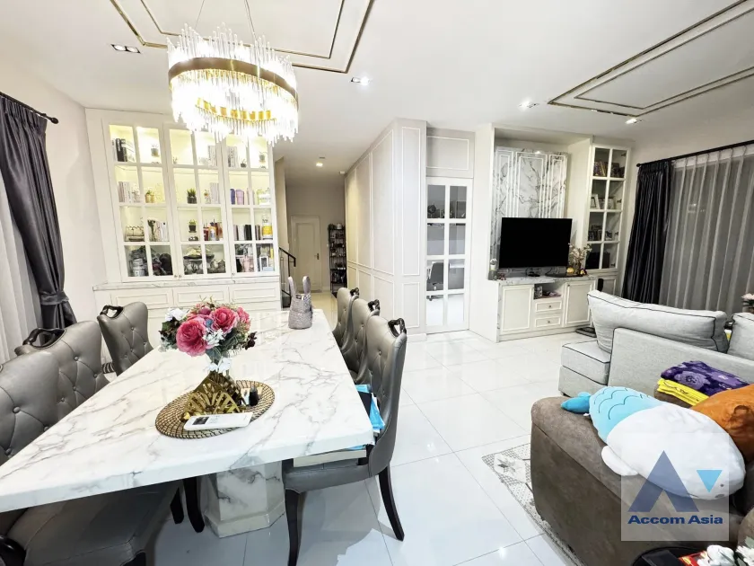 unitPet friendly |  4 Bedrooms  House For Rent in Pattanakarn, Bangkok  near ARL Ban Thap Chang (AA45699)
