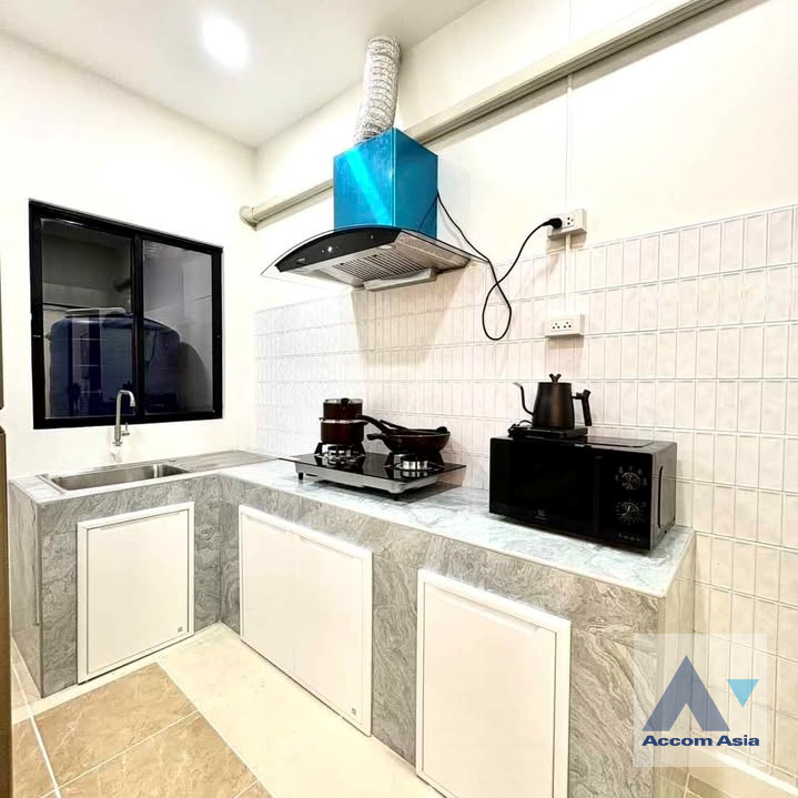 5  5 br House For Rent in Ratchadaphisek ,Bangkok MRT Sutthisan AA45700