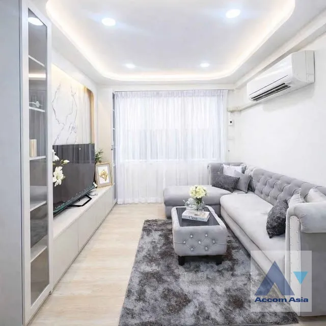  1  5 br House for rent and sale in Ratchadaphisek ,Bangkok MRT Sutthisan AA45700