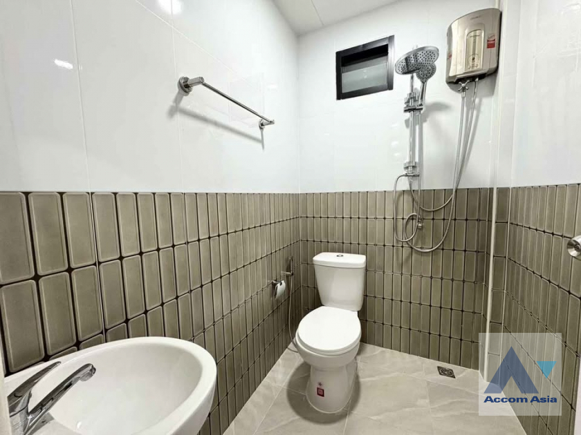 8  5 br House For Rent in Ratchadaphisek ,Bangkok MRT Sutthisan AA45700