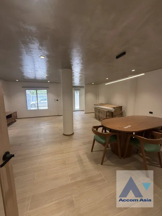 unitNewly renovated, Fully Furnished, Pet friendly |  3 Bedrooms  House For Rent & Sale in Sukhumvit, Bangkok  near BTS Phrom Phong (AA45709)