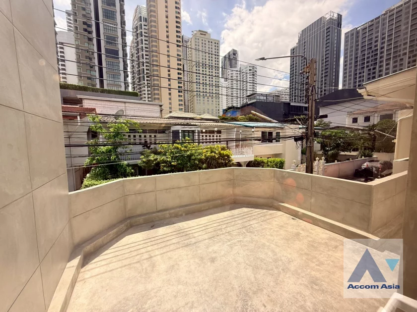 25  3 br House For Rent in Sukhumvit ,Bangkok BTS Phrom Phong AA45709