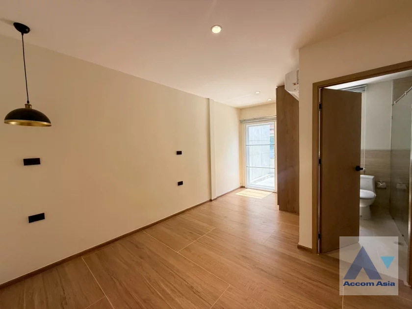17  3 br House For Rent in Sukhumvit ,Bangkok BTS Phrom Phong AA45709