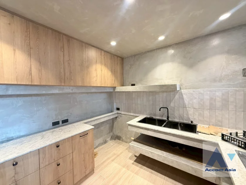 8  3 br House For Rent in Sukhumvit ,Bangkok BTS Phrom Phong AA45709