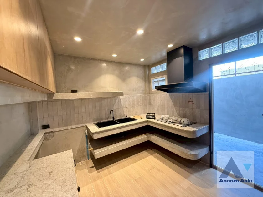 7  3 br House For Rent in Sukhumvit ,Bangkok BTS Phrom Phong AA45709