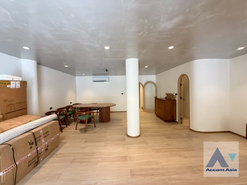 4  3 br House For Rent in Sukhumvit ,Bangkok BTS Phrom Phong AA45709