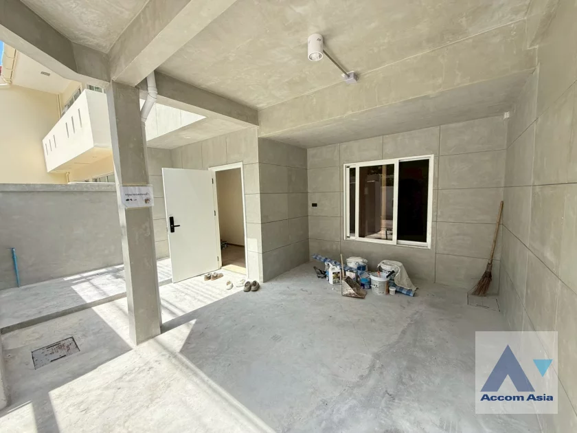 28  3 br House For Rent in Sukhumvit ,Bangkok BTS Phrom Phong AA45709