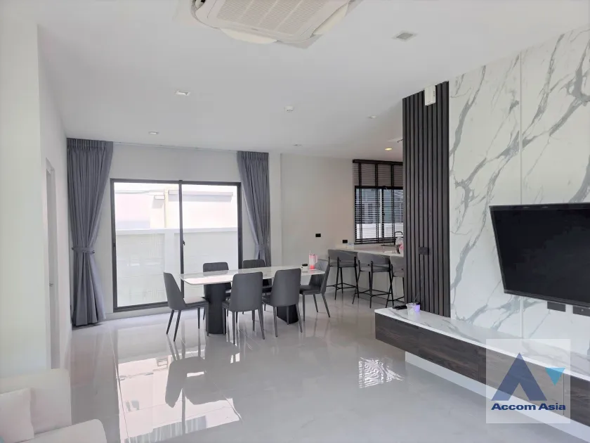 unitFully Furnished, Corner Unit |  4 Bedrooms  House For Rent & Sale in Samutprakan, Samutprakan  near BTS Bang Na (AA45710)