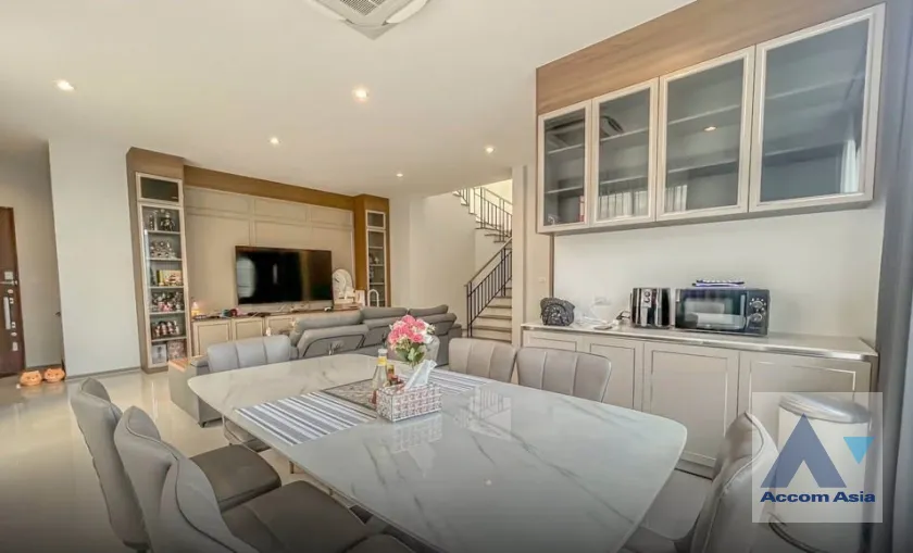 unit 5 Bedrooms  House For Rent & Sale in Latkrabang, Bangkok  (AA45721)