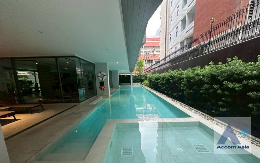  2  3 br Apartment For Rent in Sukhumvit ,Bangkok BTS Asok at Comfortable of Living Space AA45729