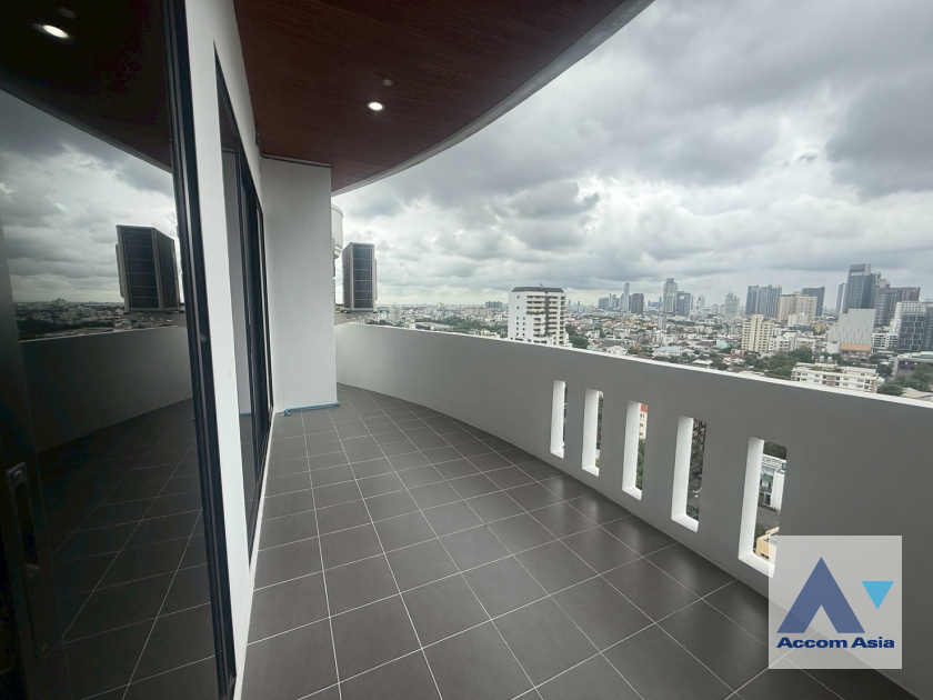  1  3 br Apartment For Rent in Sukhumvit ,Bangkok BTS Ekkamai at Panoramic view on balcony AA45732