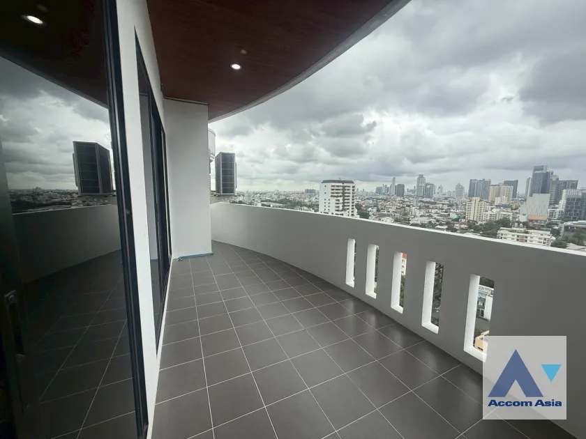 unit 3 Bedrooms  Apartment For Rent in Sukhumvit, Bangkok  near BTS Ekkamai (AA45732)