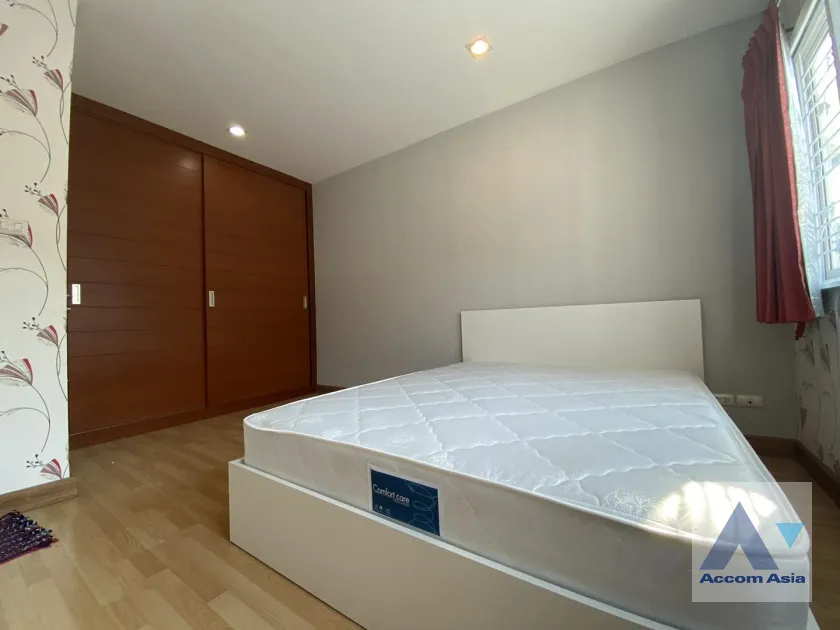unit 4 Bedrooms  Townhouse For Rent & Sale in Sukhumvit, Bangkok  near BTS Bang Chak (AA45737)