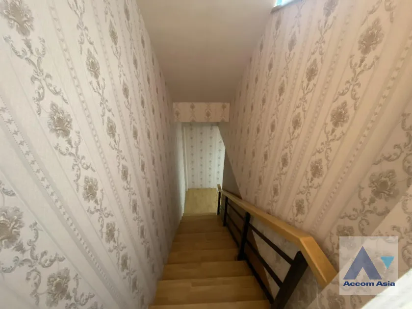 unit 4 Bedrooms  Townhouse For Rent & Sale in Sukhumvit, Bangkok  near BTS Bang Chak (AA45737)
