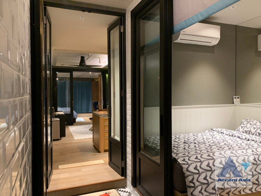 9  2 br Condominium For Sale in Silom ,Bangkok BTS Surasak at Nusa State Tower AA45738