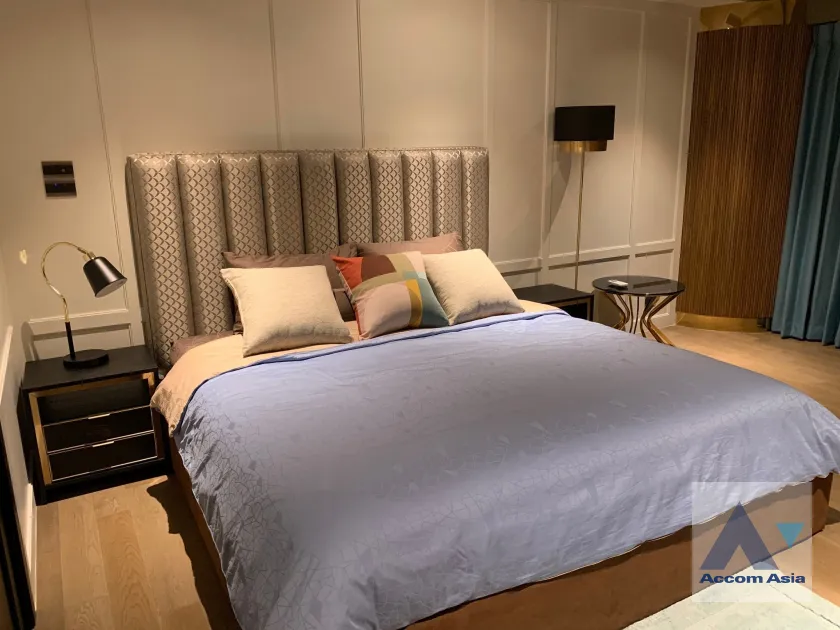 8  2 br Condominium For Sale in Silom ,Bangkok BTS Surasak at Nusa State Tower AA45738