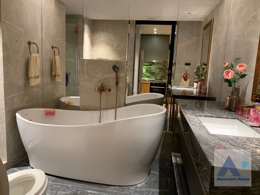 14  2 br Condominium For Sale in Silom ,Bangkok BTS Surasak at Nusa State Tower AA45738