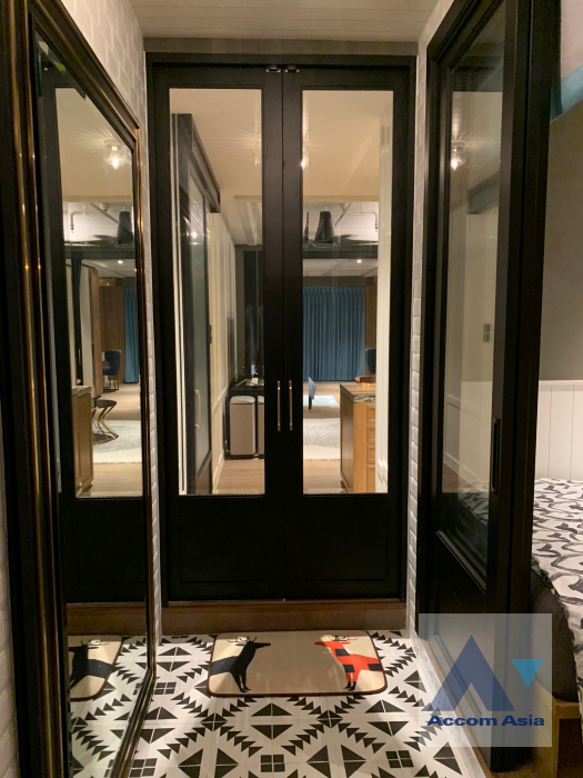 18  2 br Condominium For Sale in Silom ,Bangkok BTS Surasak at Nusa State Tower AA45738