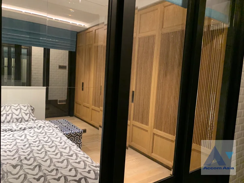 19  2 br Condominium For Sale in Silom ,Bangkok BTS Surasak at Nusa State Tower AA45738