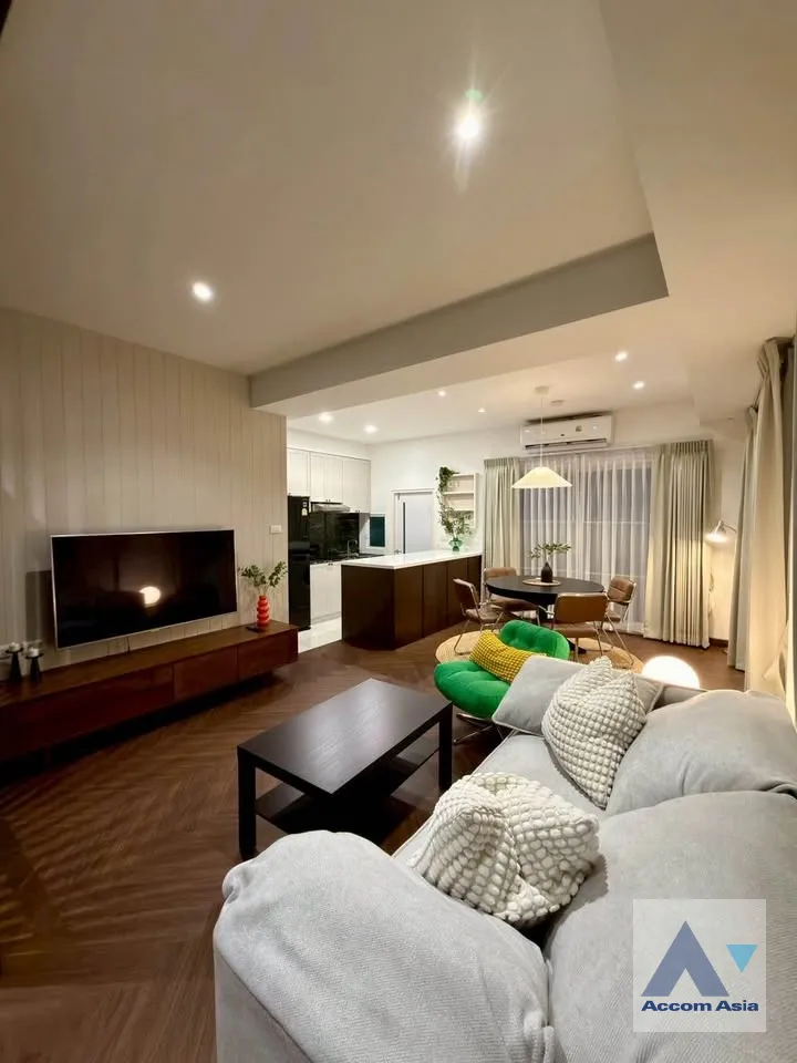 unit 3 Bedrooms  Townhouse For Rent in Pattanakarn, Bangkok  near BTS Udomsuk (AA45739)