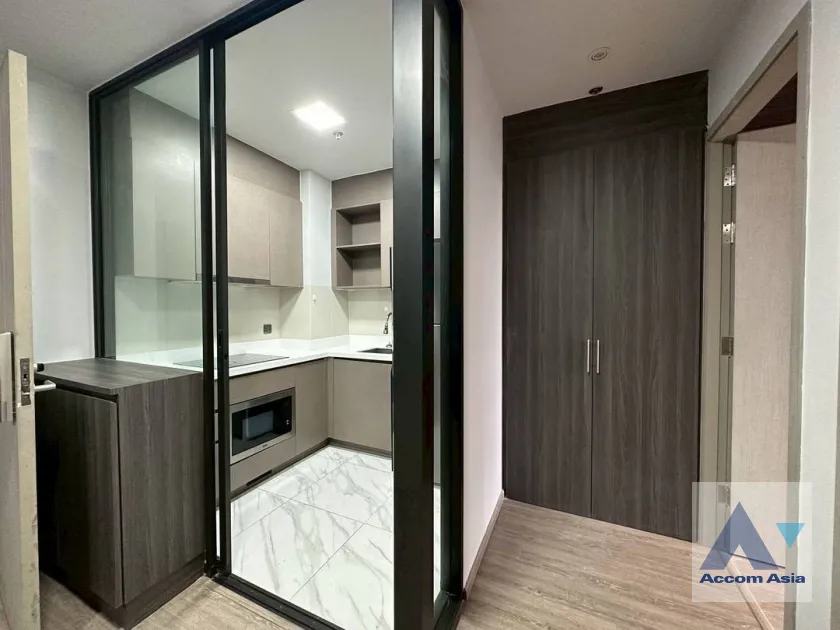 unit 2 Bedrooms  Condominium For Sale in Sukhumvit, Bangkok  near BTS Ekkamai (AA45740)