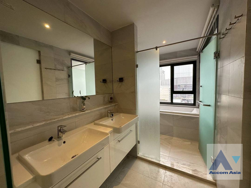 11  2 br Condominium For Sale in Sukhumvit ,Bangkok BTS Ekkamai at Rhythm Ekkamai AA45740