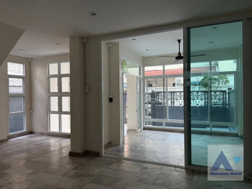 unitHome Office, Pet friendly |  5 Bedrooms  Townhouse For Rent in Sukhumvit, Bangkok  near BTS Phra khanong (AA45741)