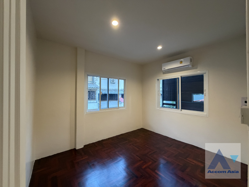 6  5 br Townhouse For Rent in Sukhumvit ,Bangkok BTS Phra khanong AA45741