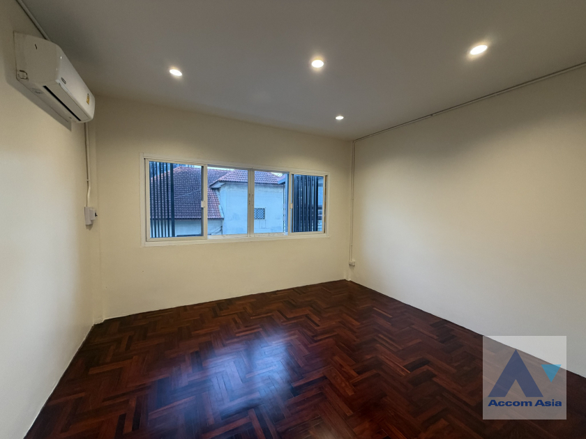9  5 br Townhouse For Rent in Sukhumvit ,Bangkok BTS Phra khanong AA45741