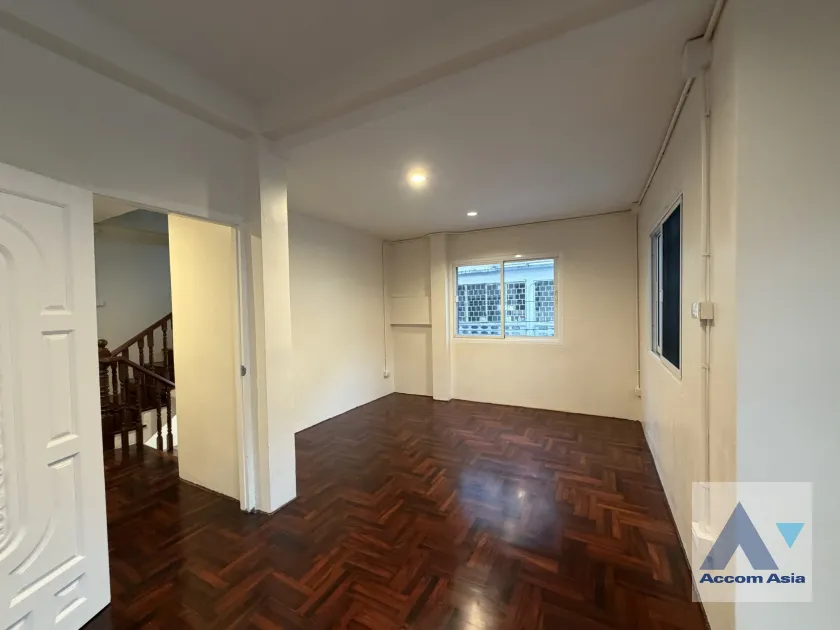 12  5 br Townhouse for rent and sale in Sukhumvit ,Bangkok BTS Phra khanong AA45741