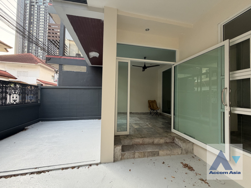 11  5 br Townhouse For Rent in Sukhumvit ,Bangkok BTS Phra khanong AA45741