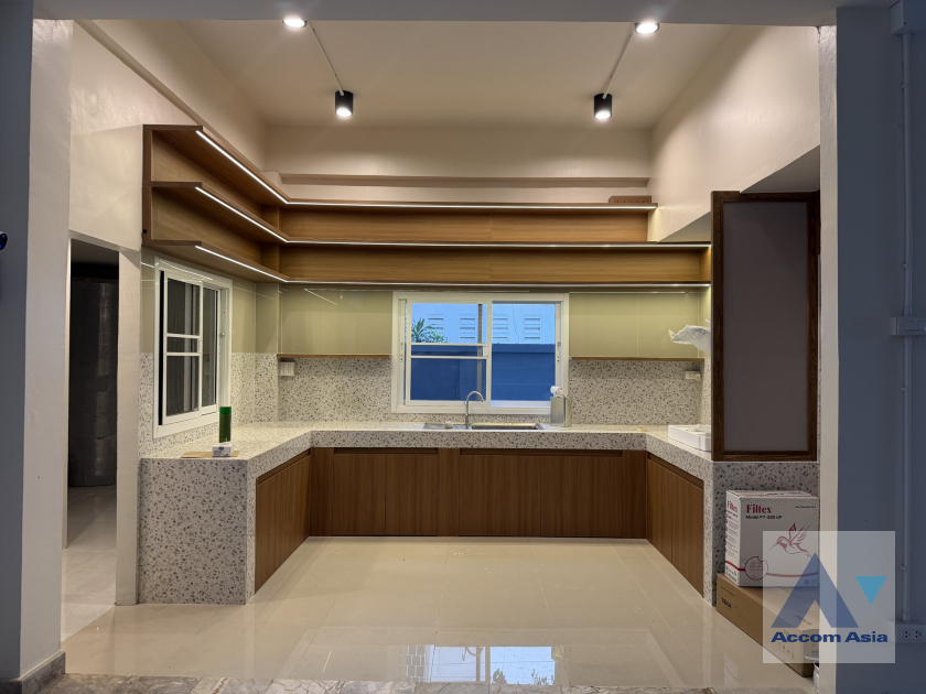 5  5 br Townhouse For Rent in Sukhumvit ,Bangkok BTS Phra khanong AA45741