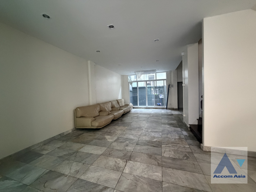  1  5 br Townhouse For Rent in Sukhumvit ,Bangkok BTS Phra khanong AA45741