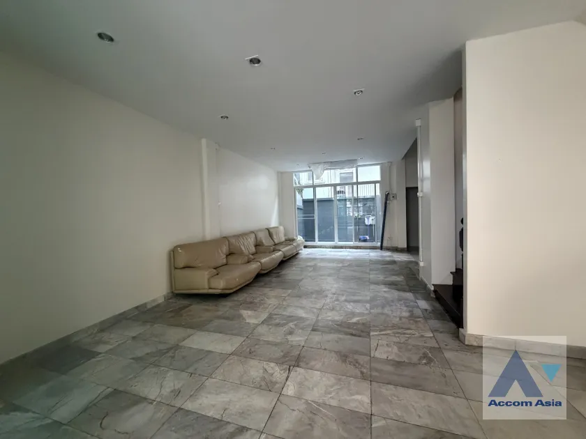 unitHome Office, Pet friendly |  5 Bedrooms  Townhouse For Rent in Sukhumvit, Bangkok  near BTS Phra khanong (AA45741)