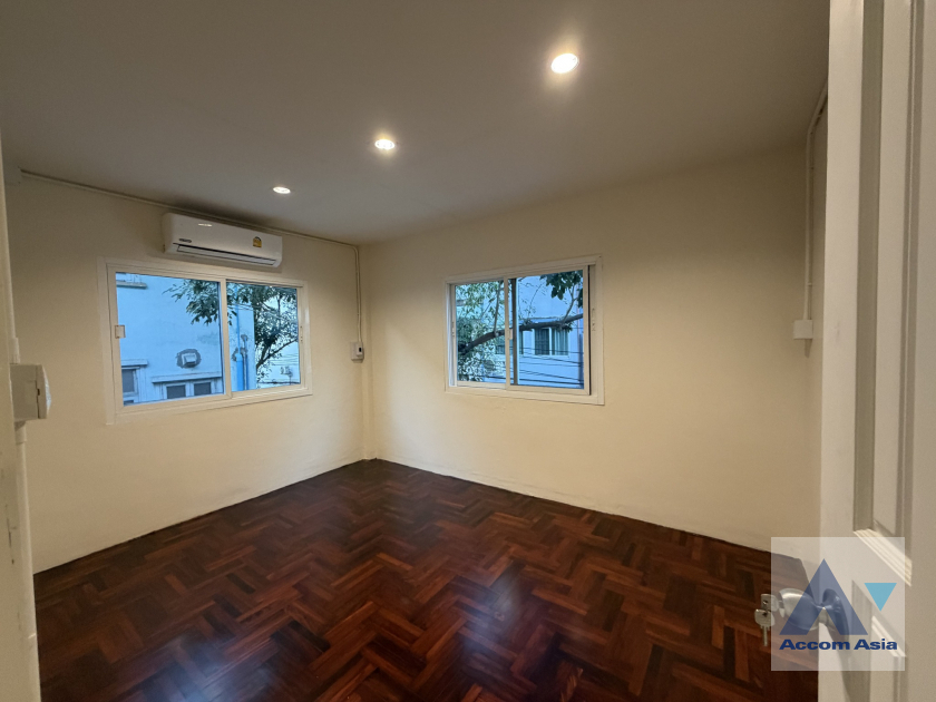 13  5 br Townhouse For Rent in Sukhumvit ,Bangkok BTS Phra khanong AA45741