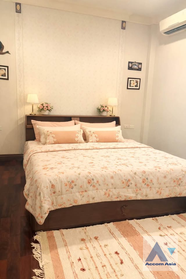 9  4 br House For Sale in Pattanakarn ,Bangkok BTS On Nut at Panya Pattanakarn Village AA45743