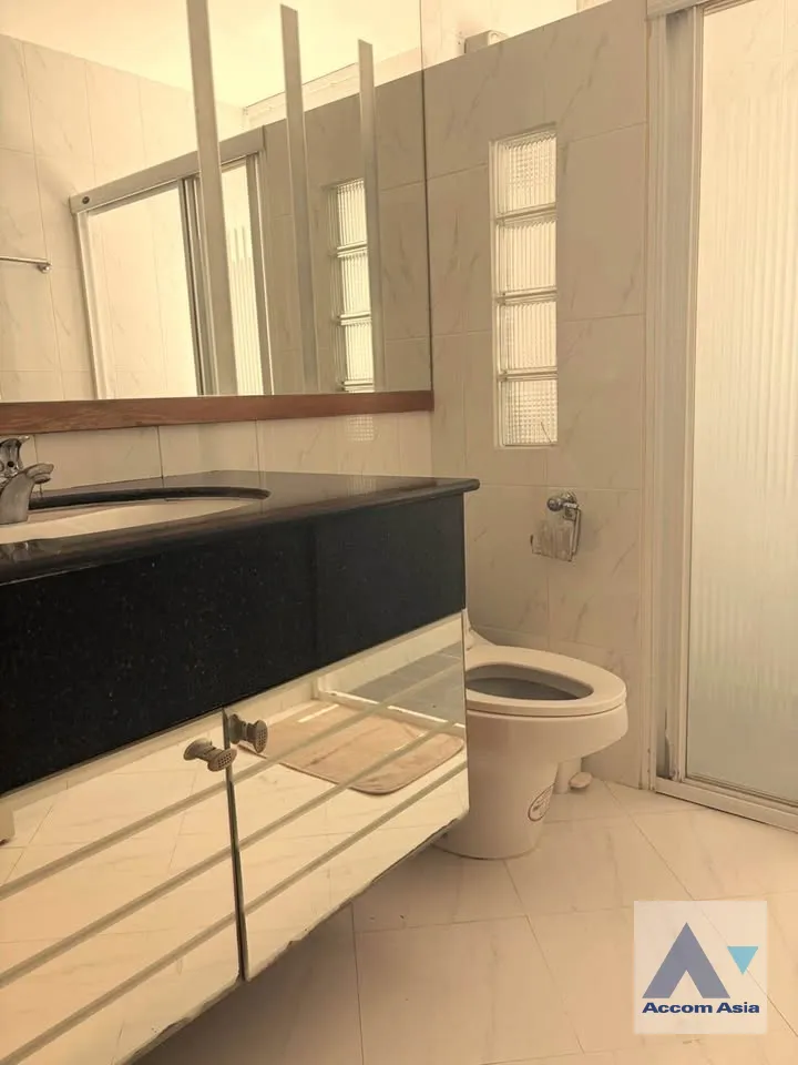 12  4 br House For Sale in Pattanakarn ,Bangkok BTS On Nut at Panya Pattanakarn Village AA45743