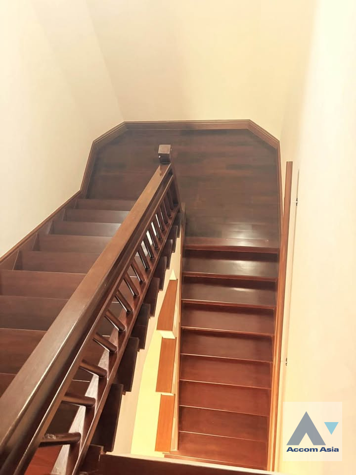 8  4 br House For Sale in Pattanakarn ,Bangkok BTS On Nut at Panya Pattanakarn Village AA45743