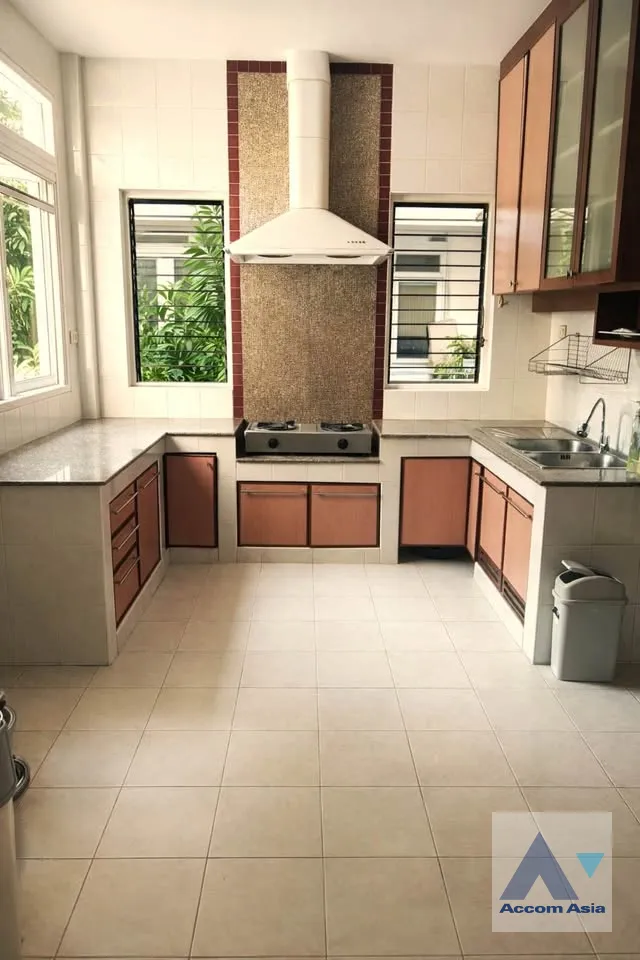 7  4 br House For Sale in Pattanakarn ,Bangkok BTS On Nut at Panya Pattanakarn Village AA45743