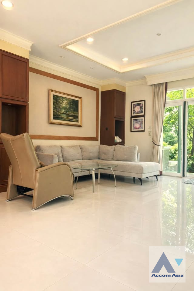  1  4 br House For Sale in Pattanakarn ,Bangkok BTS On Nut at Panya Pattanakarn Village AA45743