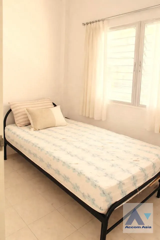 10  4 br House For Sale in Pattanakarn ,Bangkok BTS On Nut at Panya Pattanakarn Village AA45743