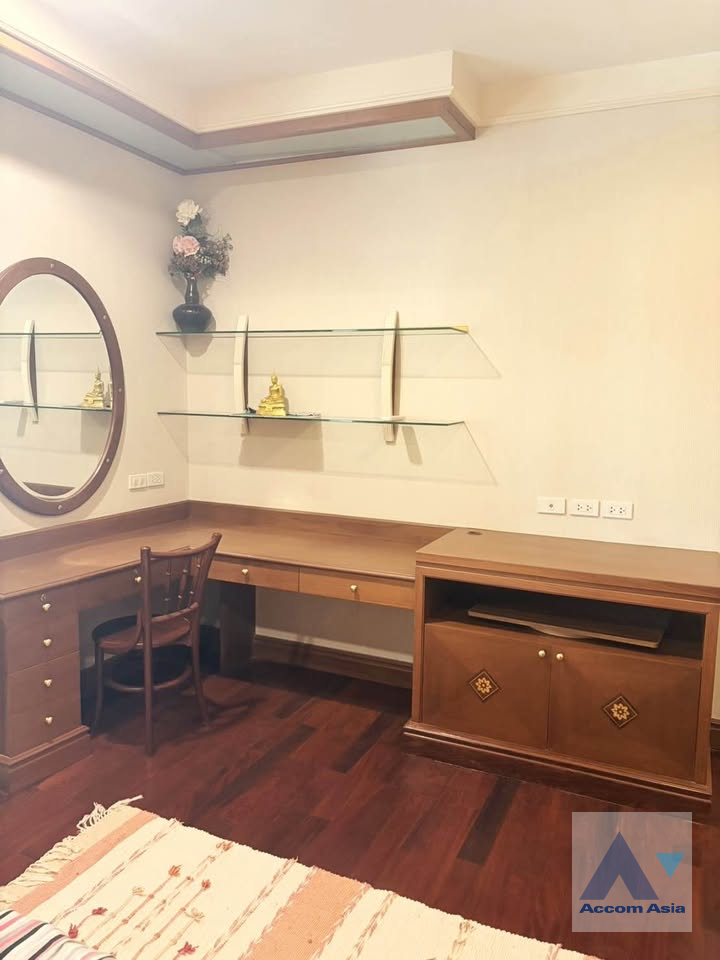 11  4 br House For Sale in Pattanakarn ,Bangkok BTS On Nut at Panya Pattanakarn Village AA45743