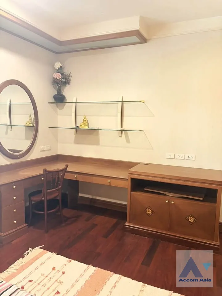11  4 br House For Sale in Pattanakarn ,Bangkok BTS On Nut at Panya Pattanakarn Village AA45743