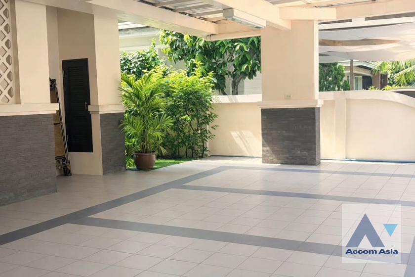 14  4 br House For Sale in Pattanakarn ,Bangkok BTS On Nut at Panya Pattanakarn Village AA45743