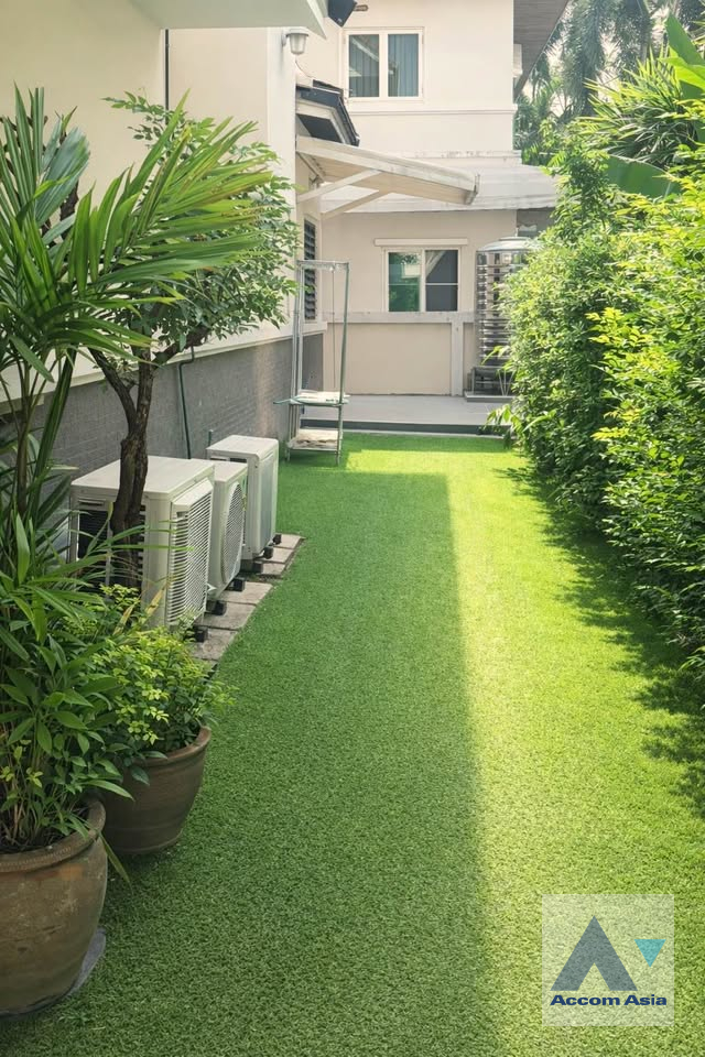 16  4 br House For Sale in Pattanakarn ,Bangkok BTS On Nut at Panya Pattanakarn Village AA45743