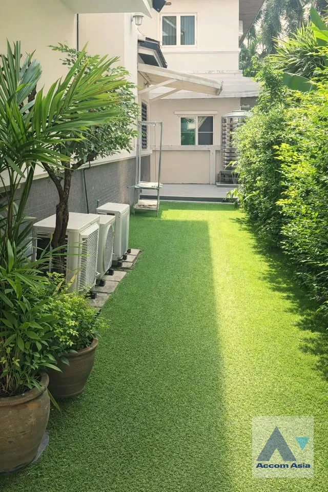 16  4 br House For Sale in Pattanakarn ,Bangkok BTS On Nut at Panya Pattanakarn Village AA45743