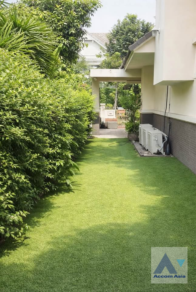 17  4 br House For Sale in Pattanakarn ,Bangkok BTS On Nut at Panya Pattanakarn Village AA45743