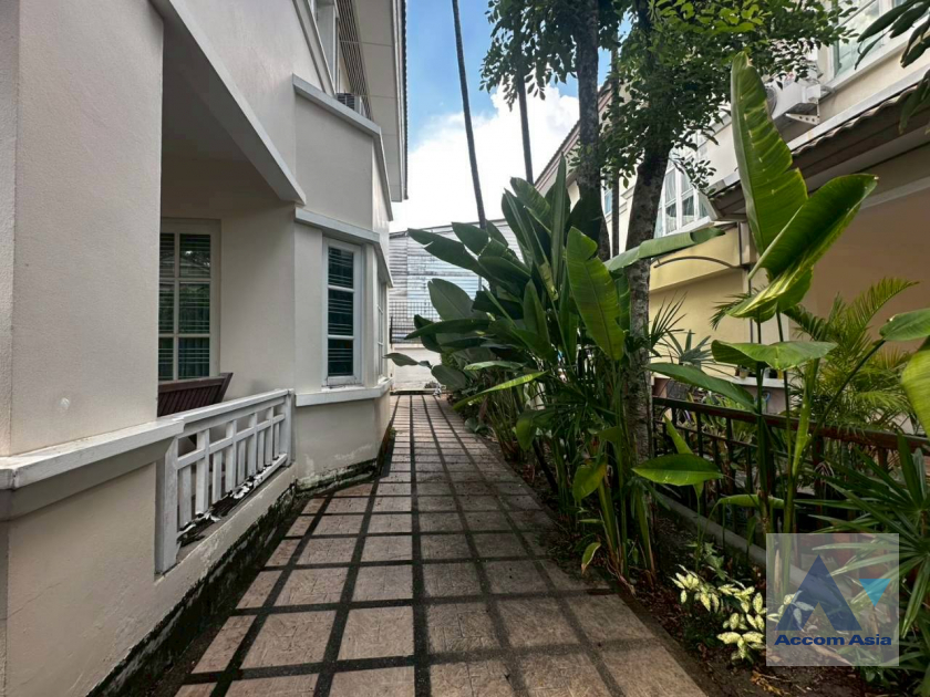 22  3 br House For Sale in Pattanakarn ,Bangkok BTS On Nut at Nantawan Village Onnuch AA45749